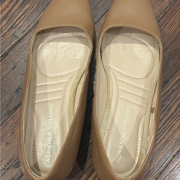 Adrienne Vittadini AV Palmer Wedge Low Heel Pump Faux Camel Leather Sz 8 - Picture 3 of 8
